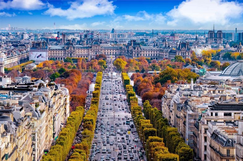Les Champs Elysées sont un des symboles de la ville pour loger à Paris