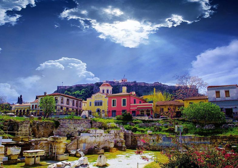 Le quartier de Plaka est un endroit bien connu des touristes où dormir à Athenes